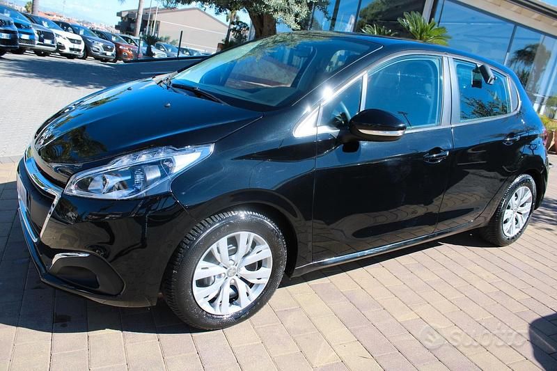 Usata Peugeot 208 Active 75 CV (55 kW) 2016 Nero Utilitaria