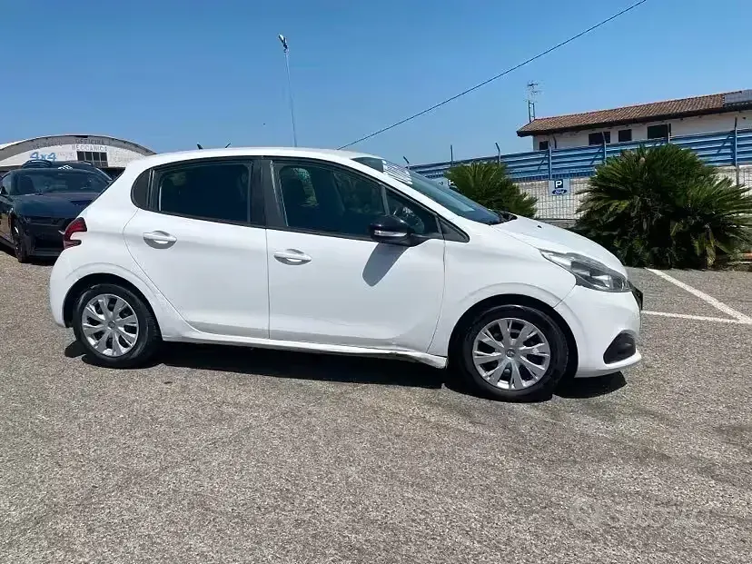 Usata Peugeot 208 75 CV (55 kW) 2016 Bianco Utilitaria