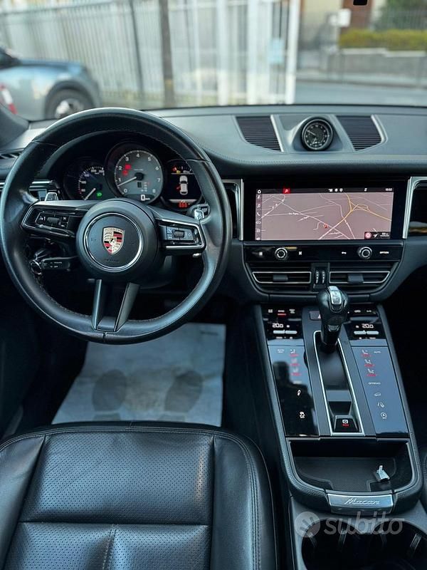 Usado Porsche Macan 381 CV (280 kW) 2023 Negro SUV