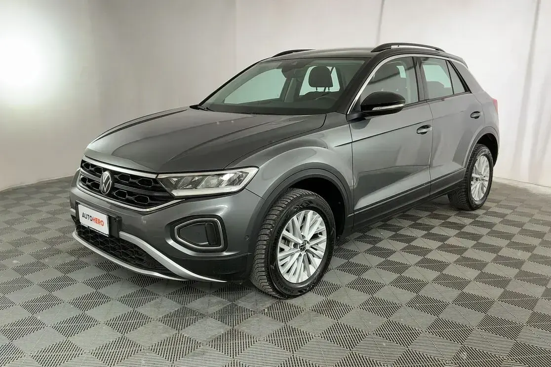 Usata VW T-Roc Life 150 CV (110 kW) 2024 Grigio SUV