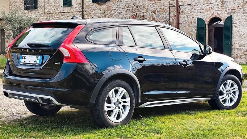 Occasion Volvo V60 CC Momentum 150 PK (110 kW) 2016 Zwart Stationwagen
