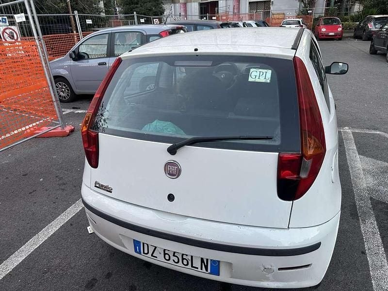 Usata Fiat Punto Active 60 CV (44 kW) 2010 Berlina