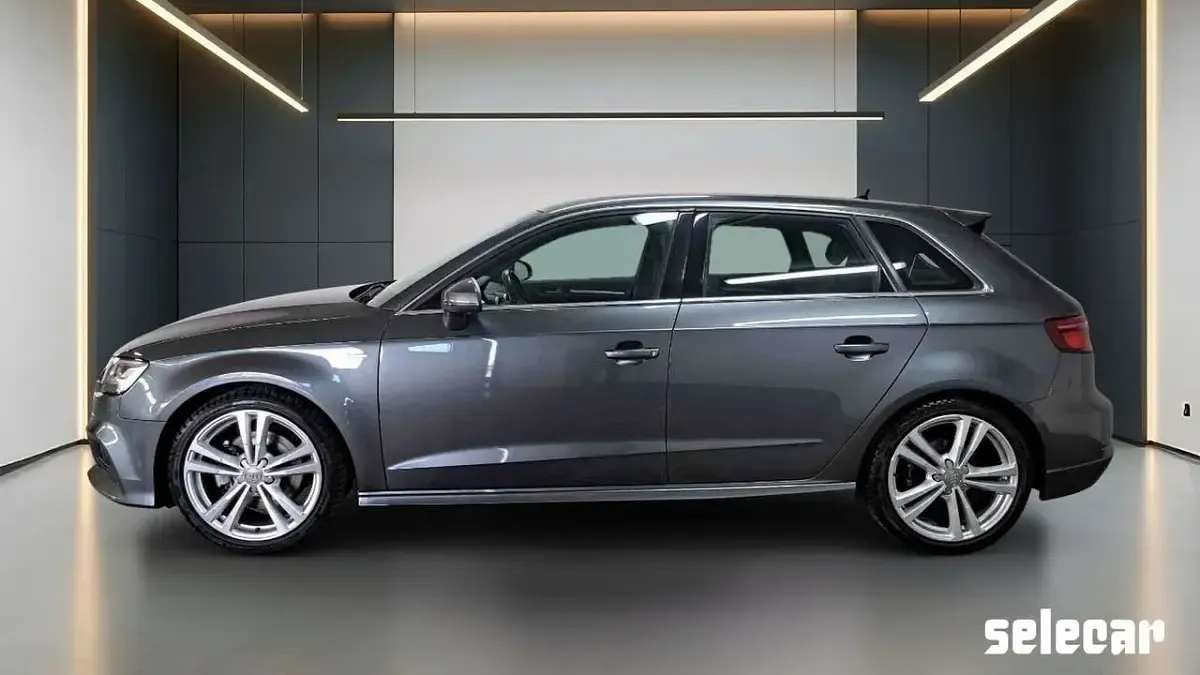 Usata Audi A3 Sport 150 CV (110 kW) 2019 8e reflex silver metallizzato Berlina