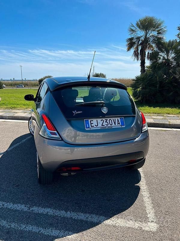 Usata Lancia Ypsilon 95 CV (69 kW) 2011 Utilitaria