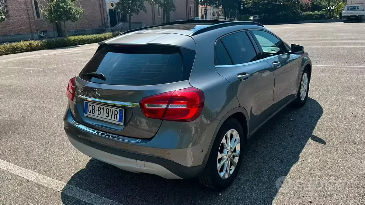 Usata Mercedes GLA200 136 CV (100 kW) 2016 Grigio SUV