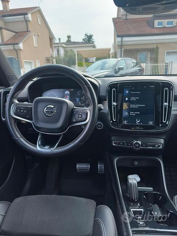Usata Volvo XC40 150 CV (110 kW) 2018 Grigio SUV