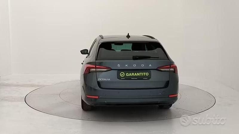 Usata Skoda Octavia Executive 116 CV (85 kW) 2022 Grigio Station wagon