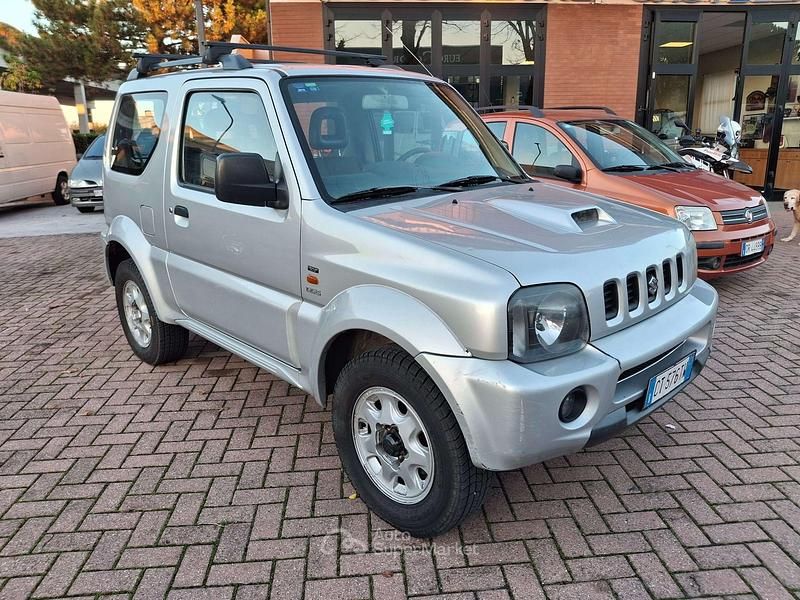 Usata Suzuki Jimny 65 CV (47 kW) 2005 Argento SUV