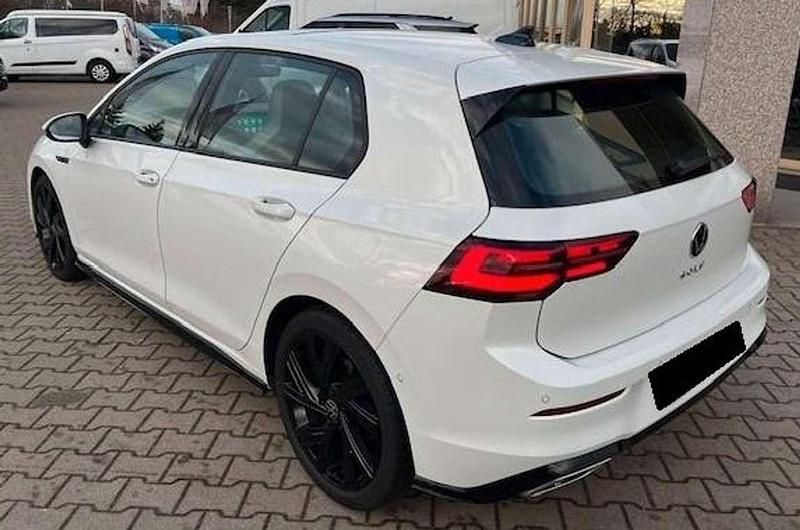 Usata VW Golf VIII R-line 150 CV (110 kW) 2023 Bianco Berlina