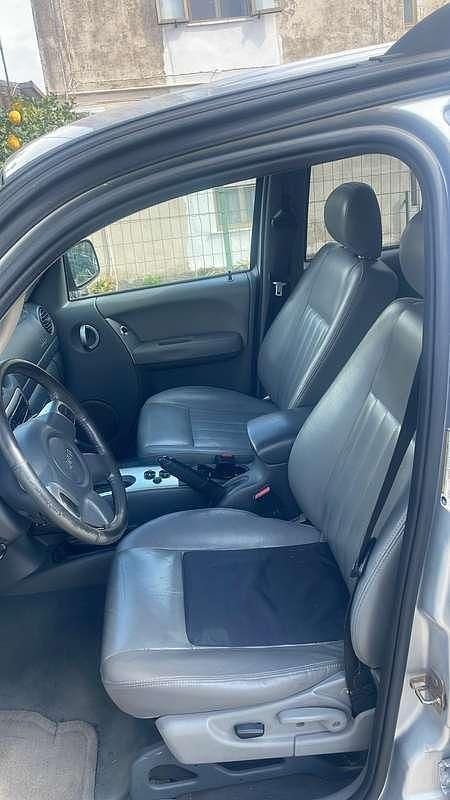 Usado Jeep Cherokee 163 CV (119 kW) 2006 Gris SUV