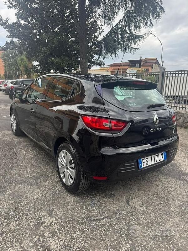 Second-hand Renault Clio IV 90 CP (66 kW) 2018 Negru Berlinǎ