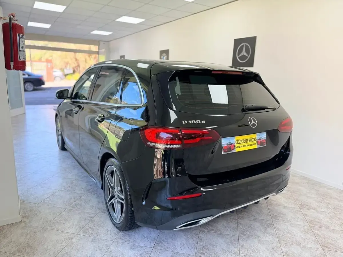 Usata Mercedes B180 Premium 116 CV (85 kW) 2020 Nero Utilitaria