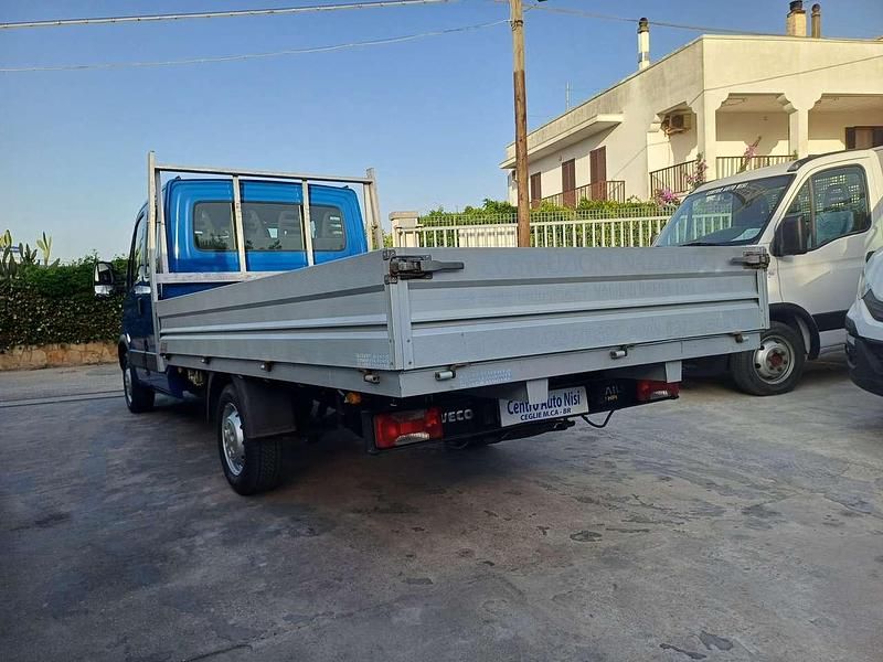 Usata Iveco 35.12 120 CV (88 kW) 2009 Blu/azzurro Furgone