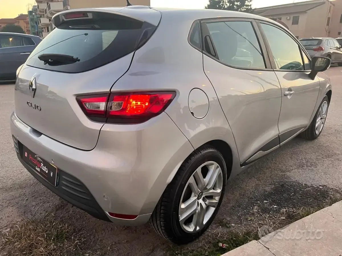 Usata Renault Clio IV Intens 90 CV (66 kW) 2018 Grigio Berlina