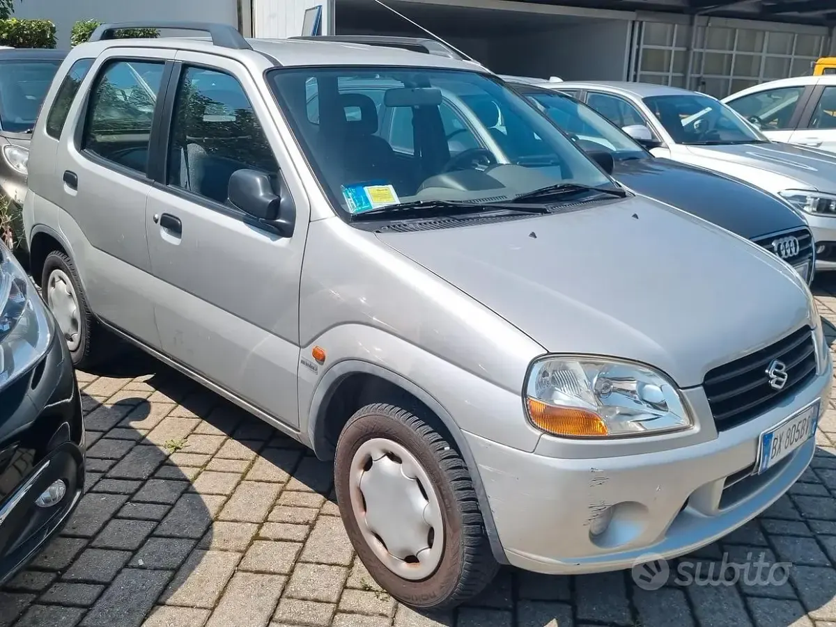 Usata Suzuki Ignis 83 CV (61 kW) 2001 Grigio Utilitaria