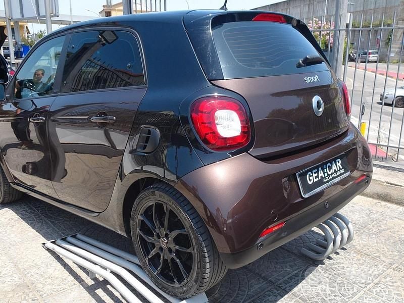 Usata Smart ForFour Prime 90 CV (66 kW) 2018 Marrone Utilitaria