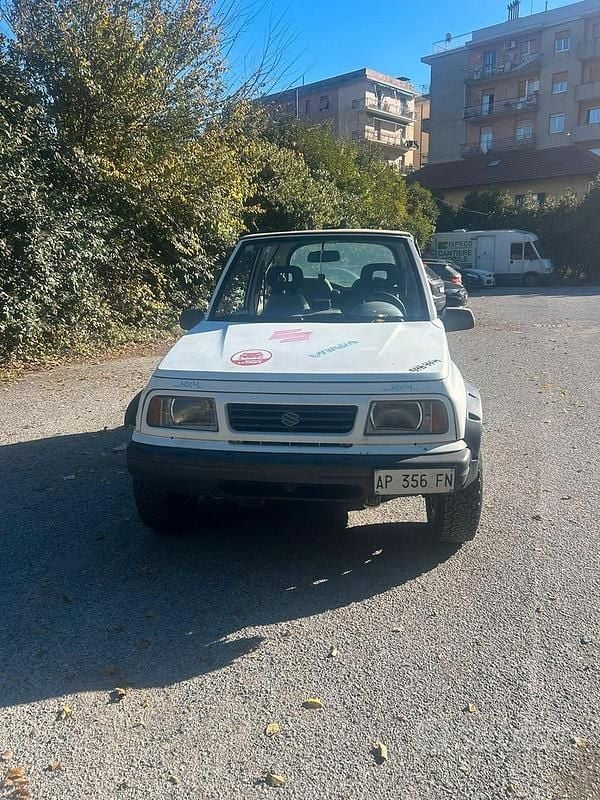 Bianco Usata 1998 Suzuki Vitara Cabrio | 5300 € (Buon prezzo) - Immagine 1/4