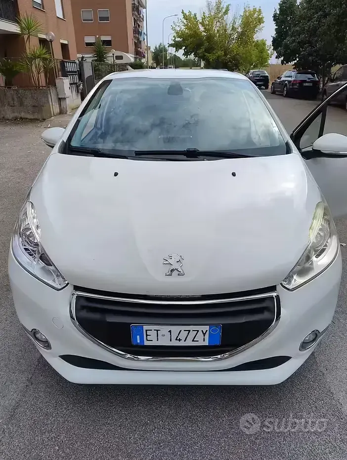 Usata Peugeot 208 Allure 92 CV (67 kW) 2014 Bianco Utilitaria