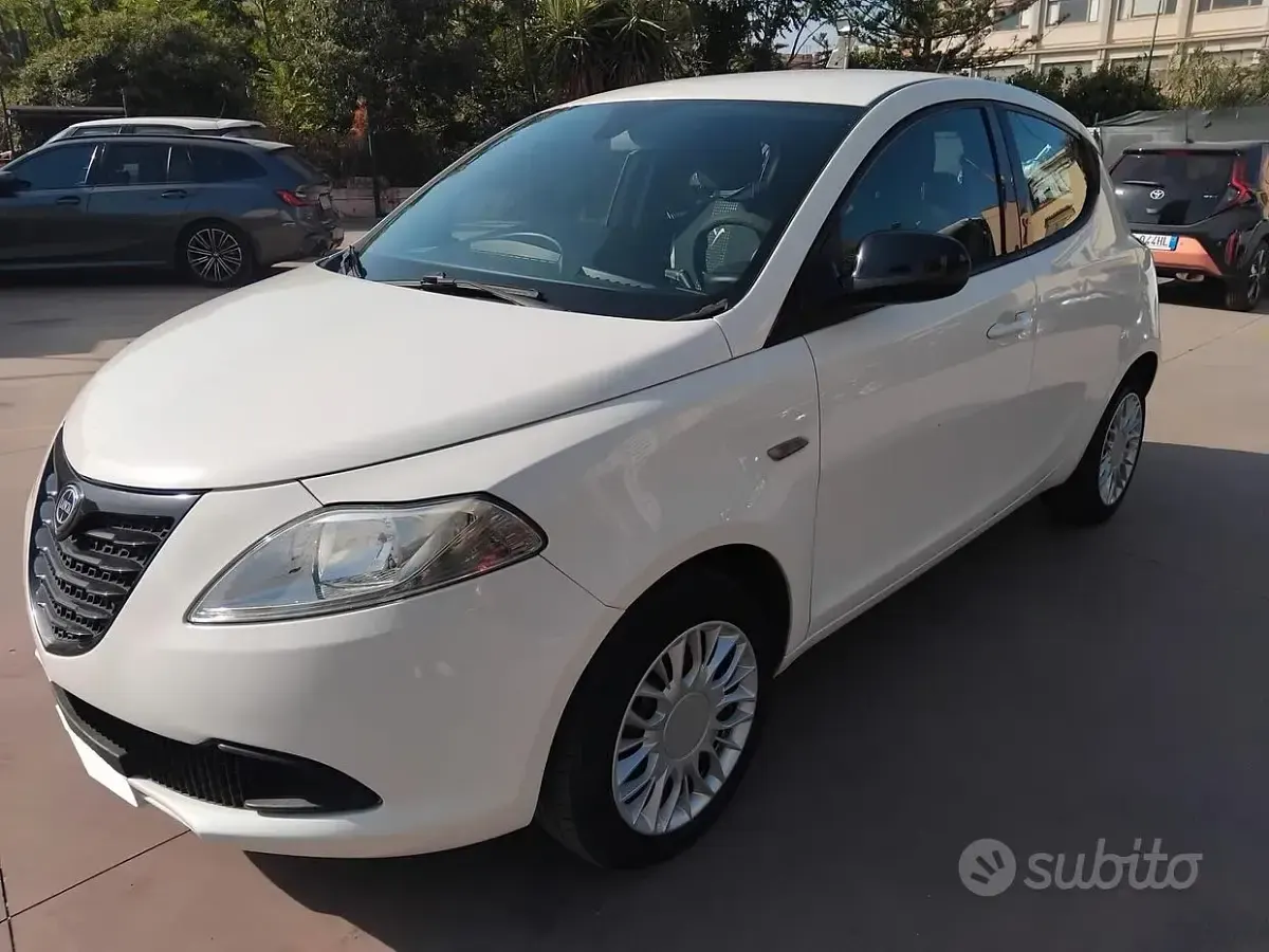 Usata Lancia Ypsilon 95 CV (69 kW) 2015 Bianco Utilitaria