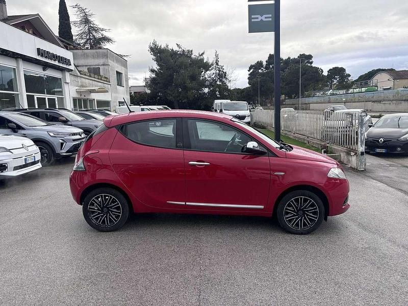 Usata Lancia Ypsilon Gold 69 CV (50 kW) 2020 Rosso Utilitaria