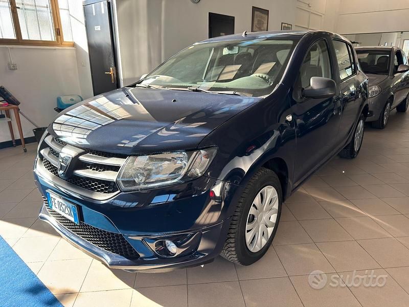 Usata Dacia Sandero Ambiance 75 CV (55 kW) 2016 Blu Berlina