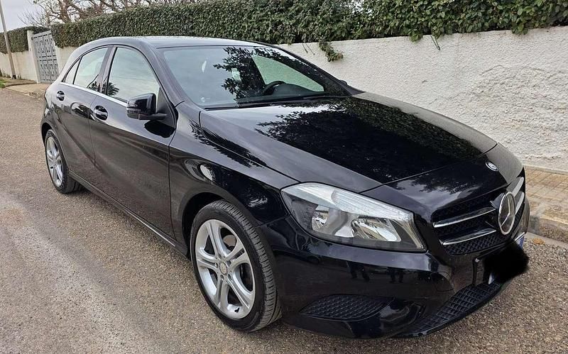 Usata Mercedes A180 109 CV (80 kW) 2014 Nero Utilitaria