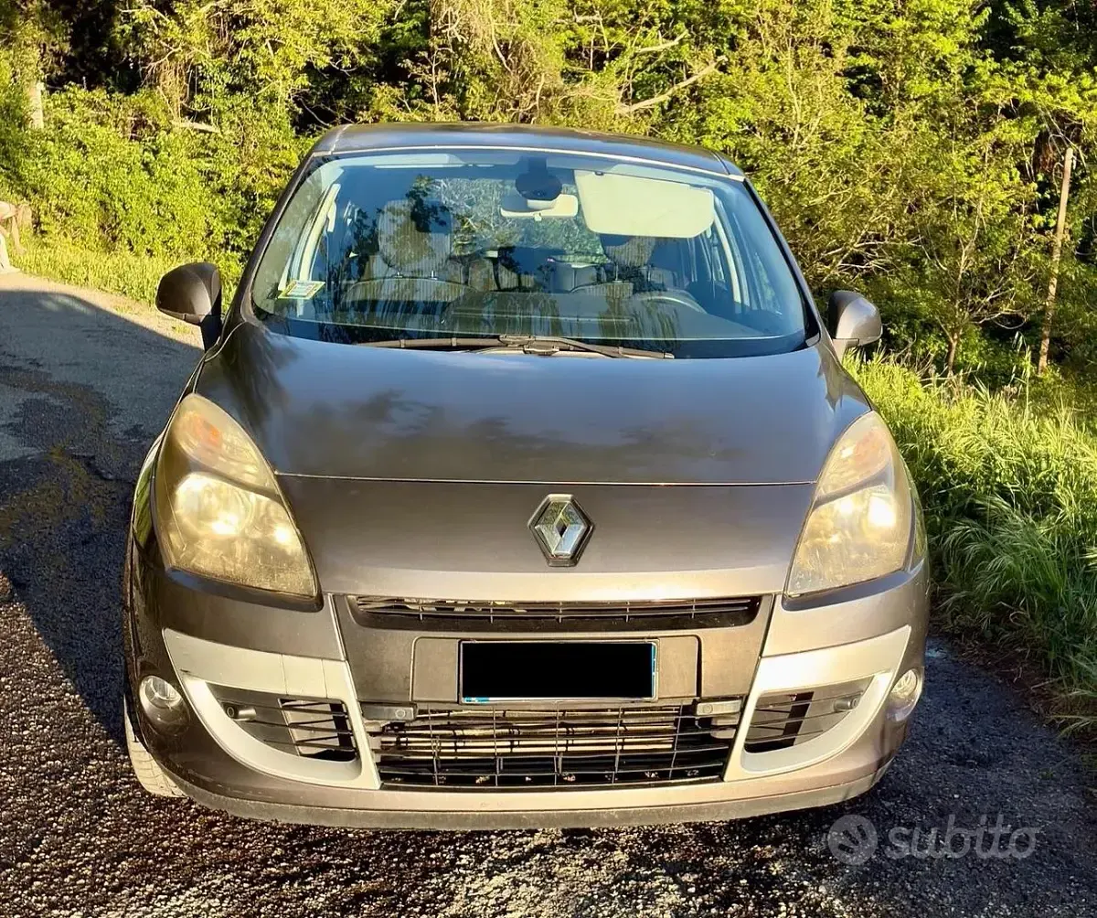 Usata Renault Scenic E-Tech 110 CV (80 kW) 2011 Grigio Station wagon