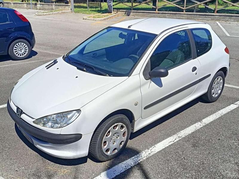 Bianco Usata 2007 Peugeot 207 Tre volumi | 800 € (Super prezzo) - Immagine 1/4