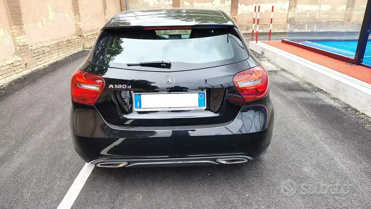 Usata Mercedes 180 109 CV (80 kW) 2018 Nero Berlina