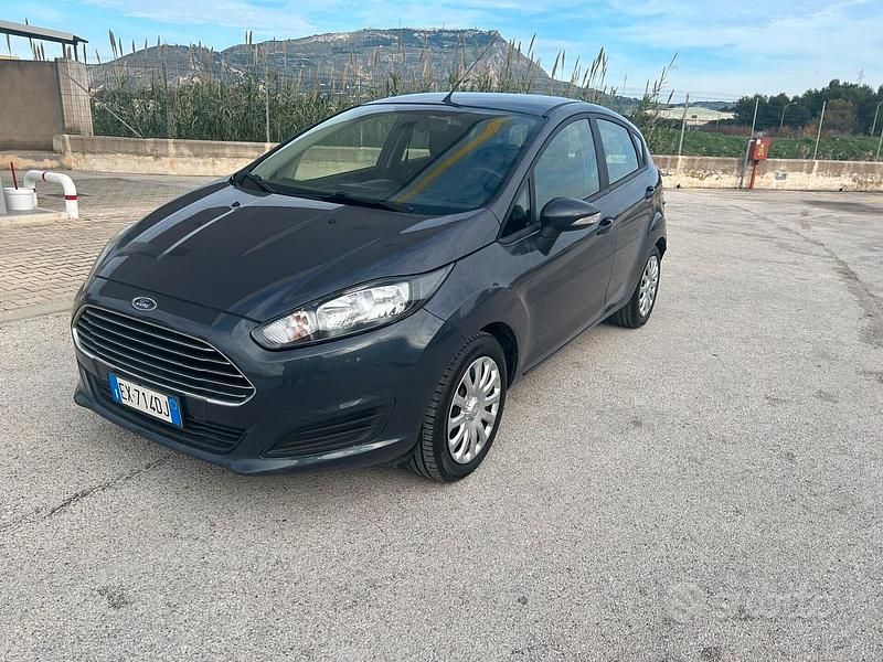 Second-hand Ford Fiesta Titanium 75 CP (55 kW) 2014 Negru Berlinǎ