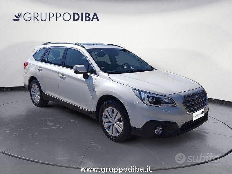 Usado Subaru Outback Style 150 CV (110 kW) 2015 Blanco Familiar