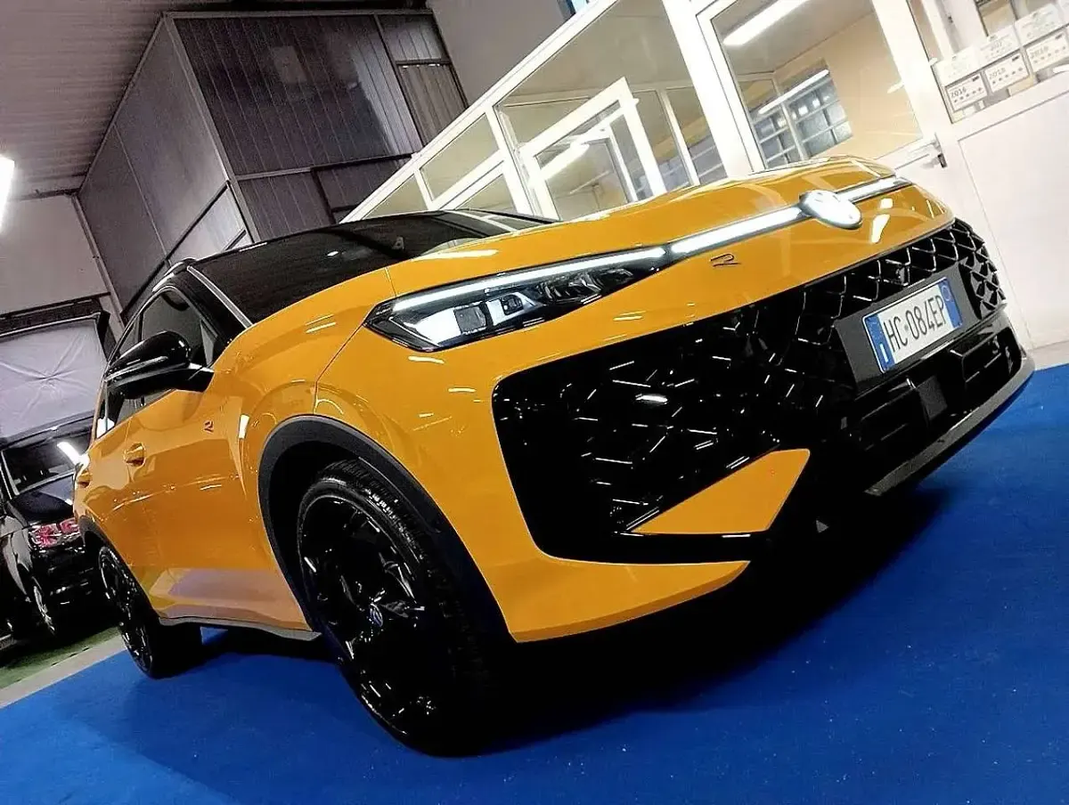Nuova VW T-Roc R-line 150 CV (110 kW) 2026 Giallo SUV