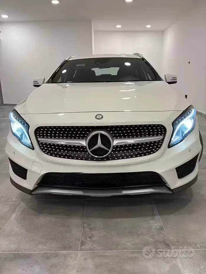 Usata Mercedes GLA200 Premium 136 CV (100 kW) 2015 Bianco SUV