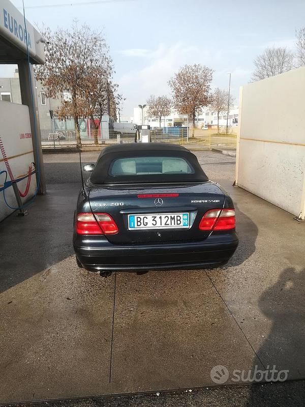 Usata Mercedes CLK200 192 CV (141 kW) 2000 Blu Cabrio