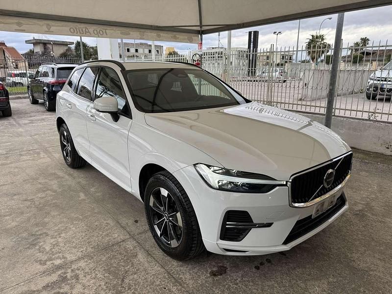 Usata Volvo XC60 Momentum 197 CV (144 kW) 2021 Bianco SUV