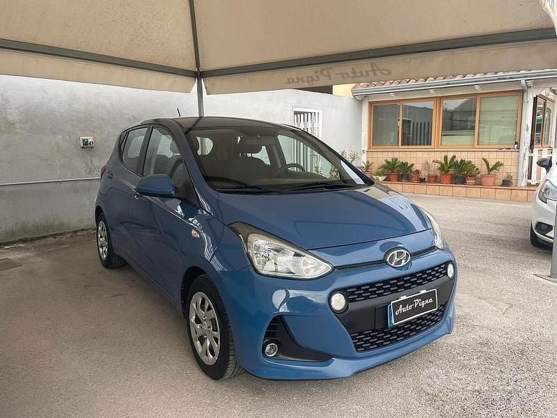 Usata Hyundai i10 Style 67 CV (49 kW) 2017 Blu Utilitaria