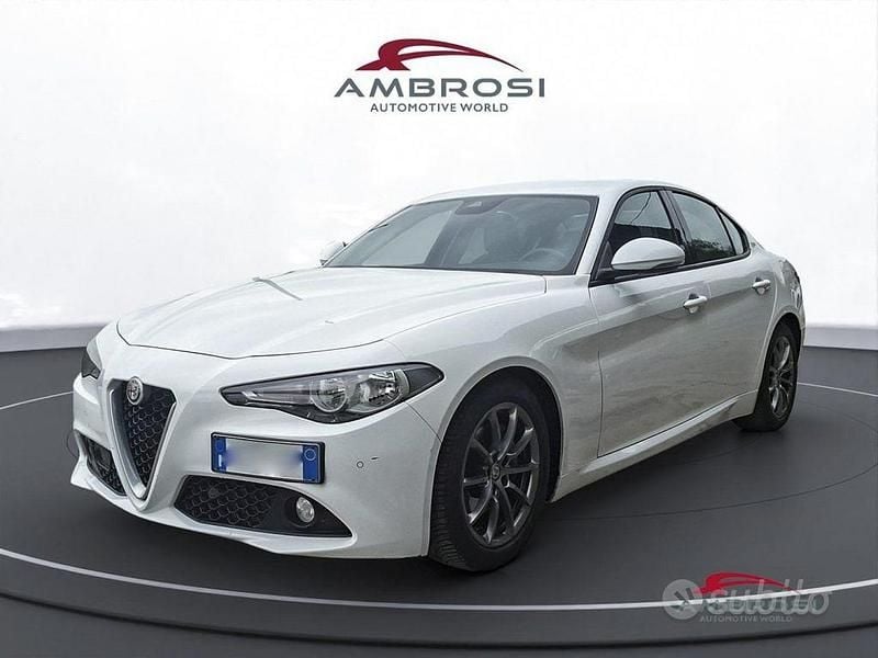 Usata Alfa Romeo Giulia Super 150 CV (110 kW) 2016 Bianco Berlina