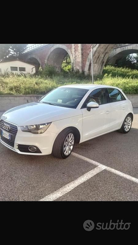 Bianco Usata 2013 Audi A1 Due volumi | 10.500 € (Buon prezzo) - Immagine 1/4