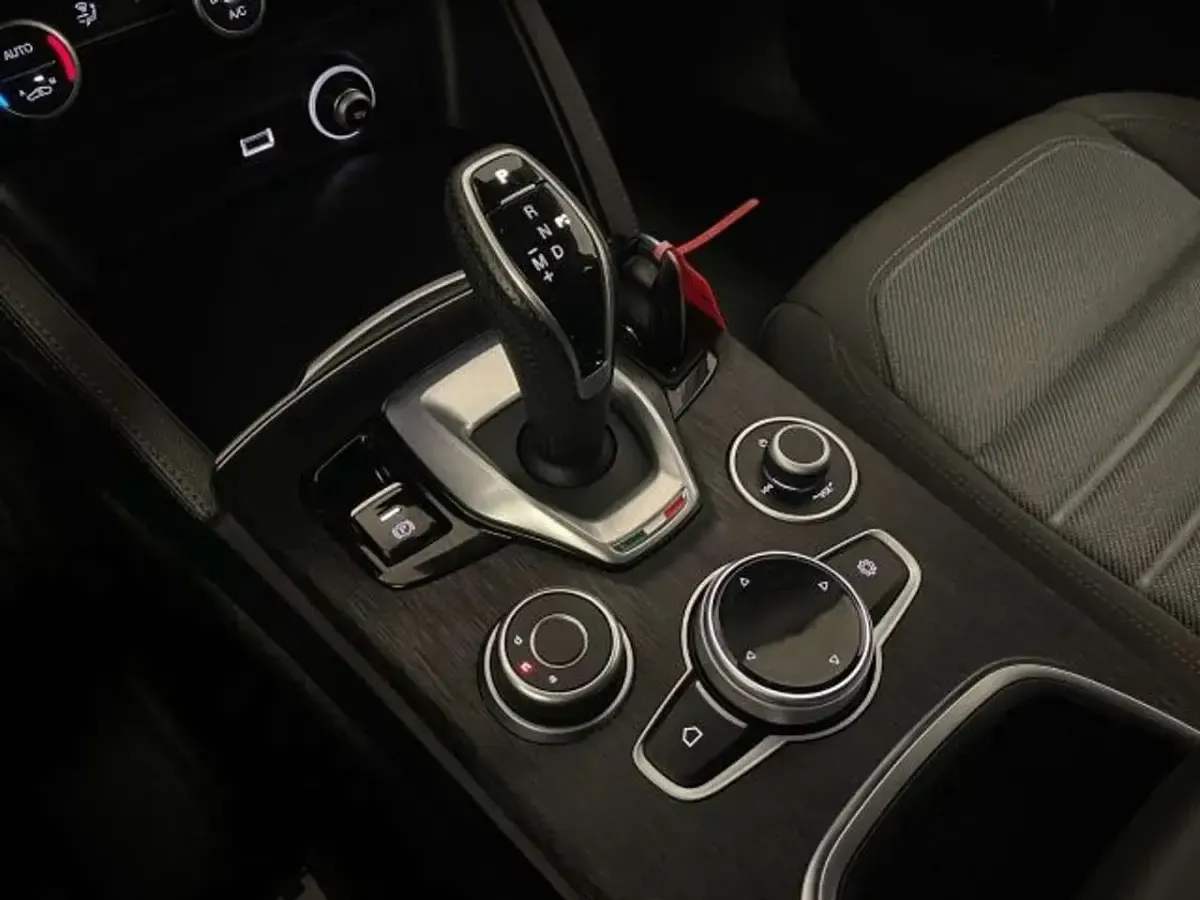 Usata Alfa Romeo Stelvio 190 CV (139 kW) 2020 Blu / metallizzato SUV