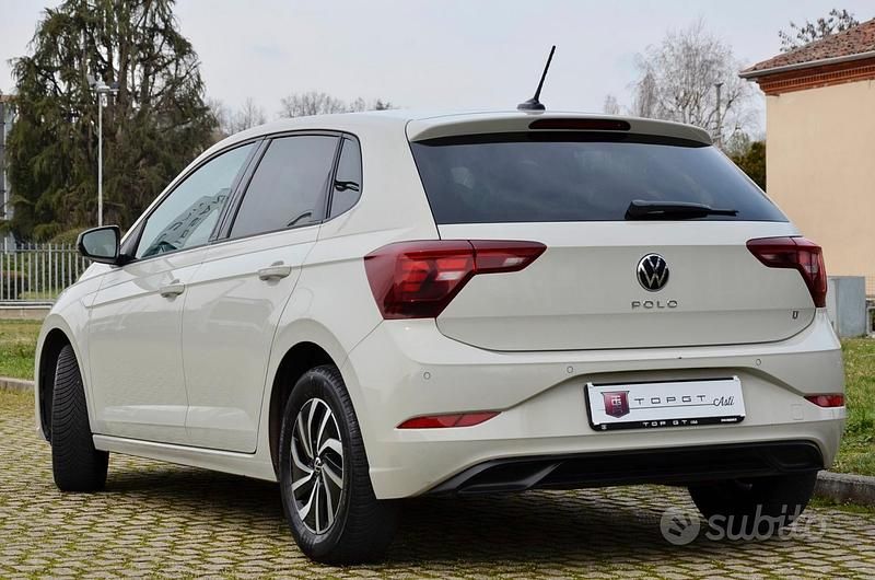 Usata VW Polo Life 95 CV (69 kW) 2023 Grigio Utilitaria