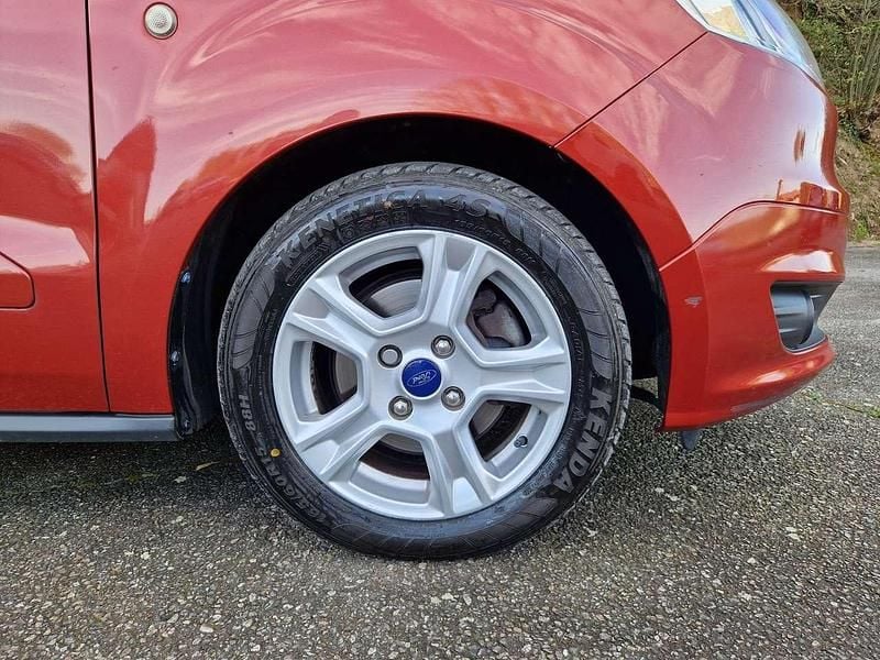 Usata Ford Tourneo Courier 75 CV (55 kW) 2015 Rosso Monovolume