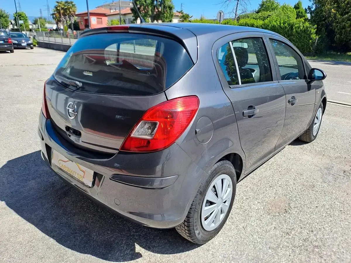 Usado Opel Corsa 85 HP (62 kW) 2012 Cinzento Citadino