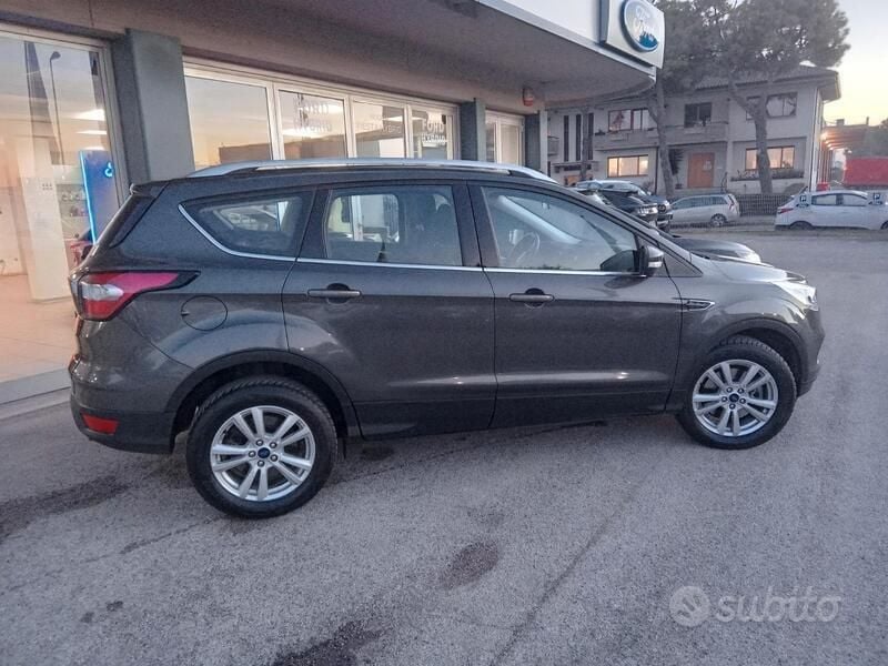 Usata Ford Kuga 120 CV (88 kW) 2017 SUV