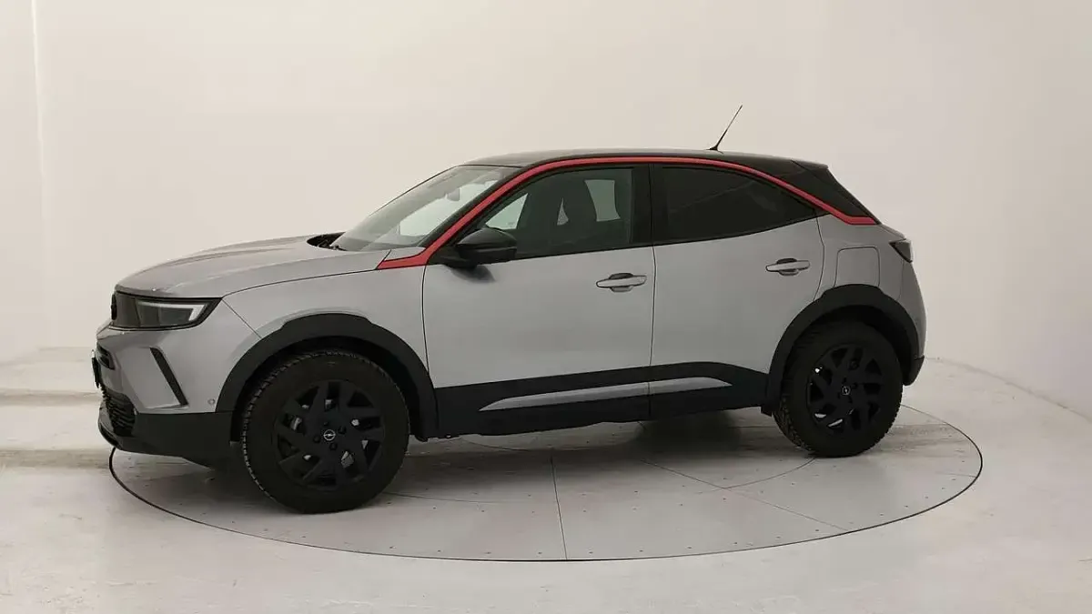 Usado Opel Mokka GS Line 101 CV (74 kW) 2023 Gris SUV
