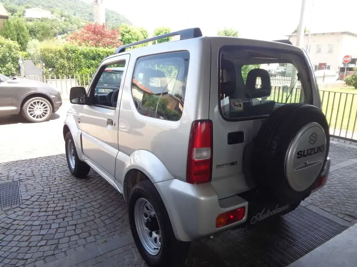 Usata Suzuki Jimny 82 CV (60 kW) 2003 Argento SUV