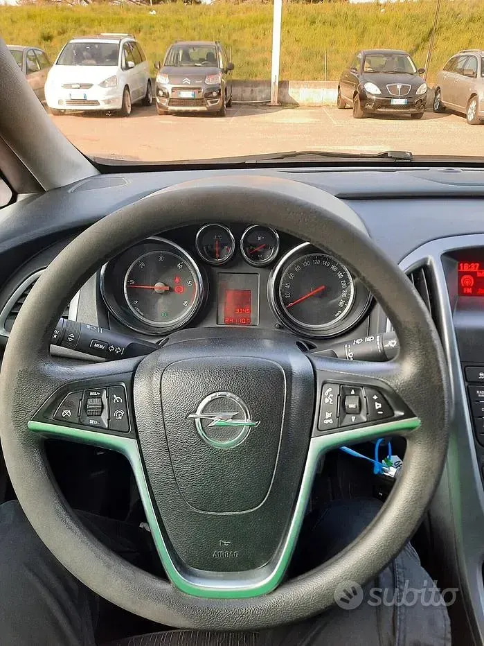Usata Opel Astra 110 CV (80 kW) 2013 Bianco Berlina