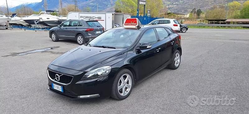 Usata Volvo V40 Kinetic 120 CV (88 kW) 2016 Nero Berlina