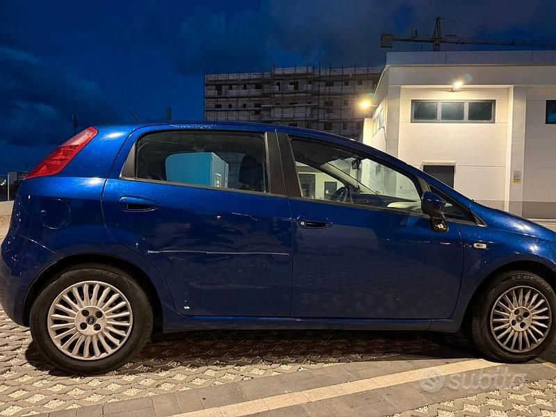Usata Fiat Grande Punto 75 CV (55 kW) 2009 Blu Utilitaria
