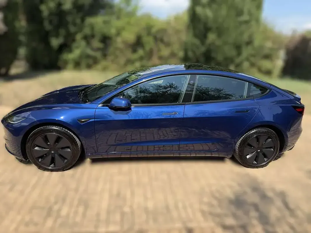 Usata Tesla Model 3 Standard Range 235 kW (320 CV) 2023 Blu/azzurro Berlina
