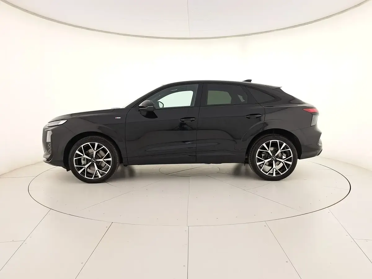 Nuova Audi Q3 Sportback S-Line 150 CV (110 kW) 2026 Nero mito metallizzato SUV